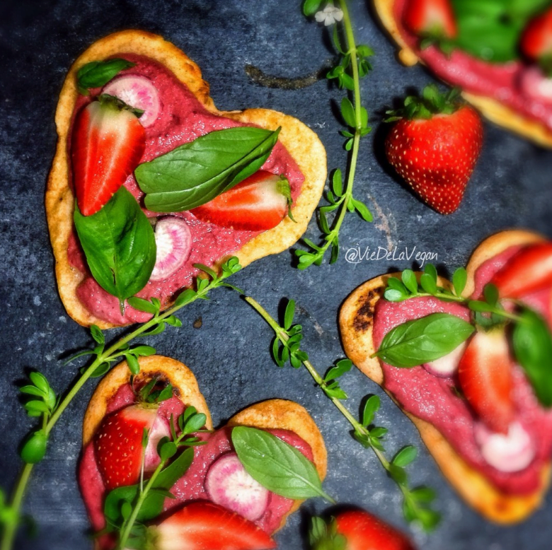 heart shape pizza bite