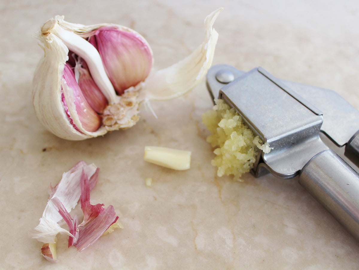 How To Use A Garlic Press Step By Step Guide Organically Blissful