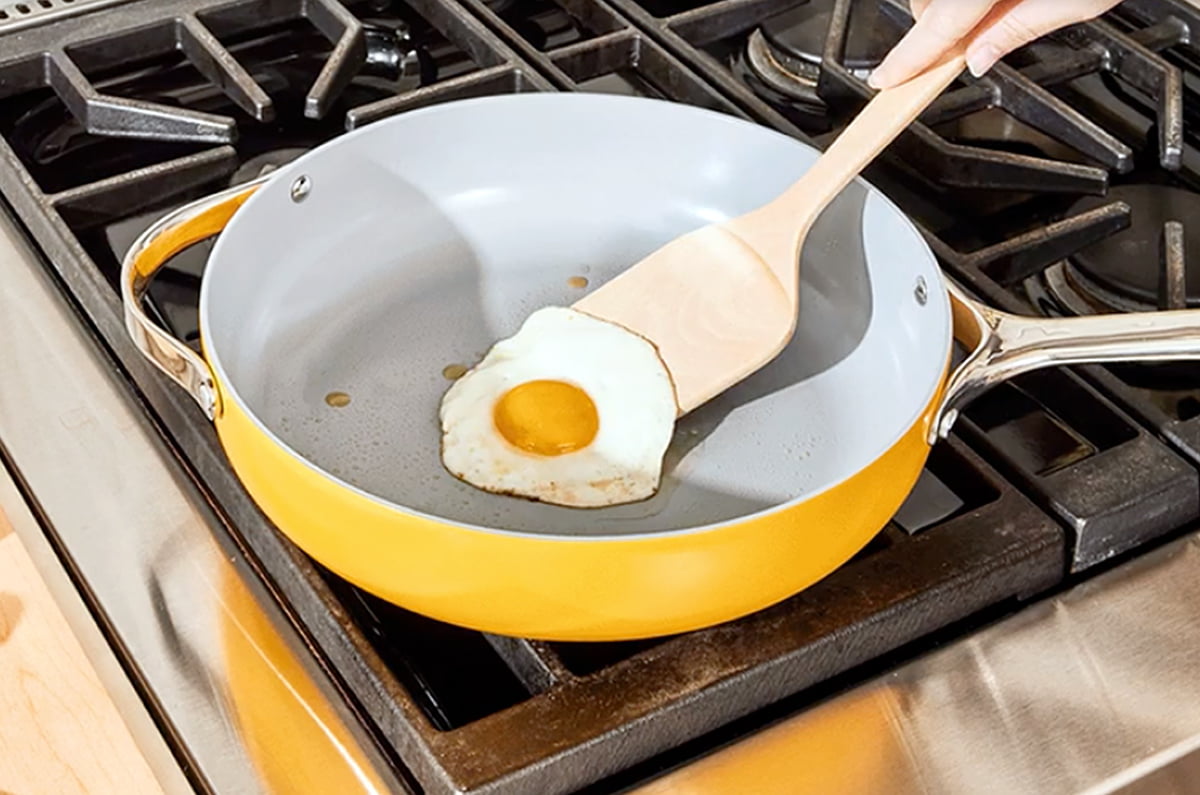 cleaning ceramic pan