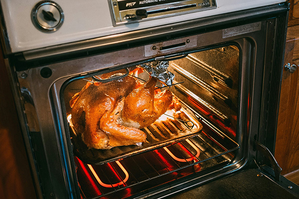 Roast chicken in an oven